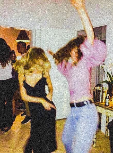 Image brunette computer